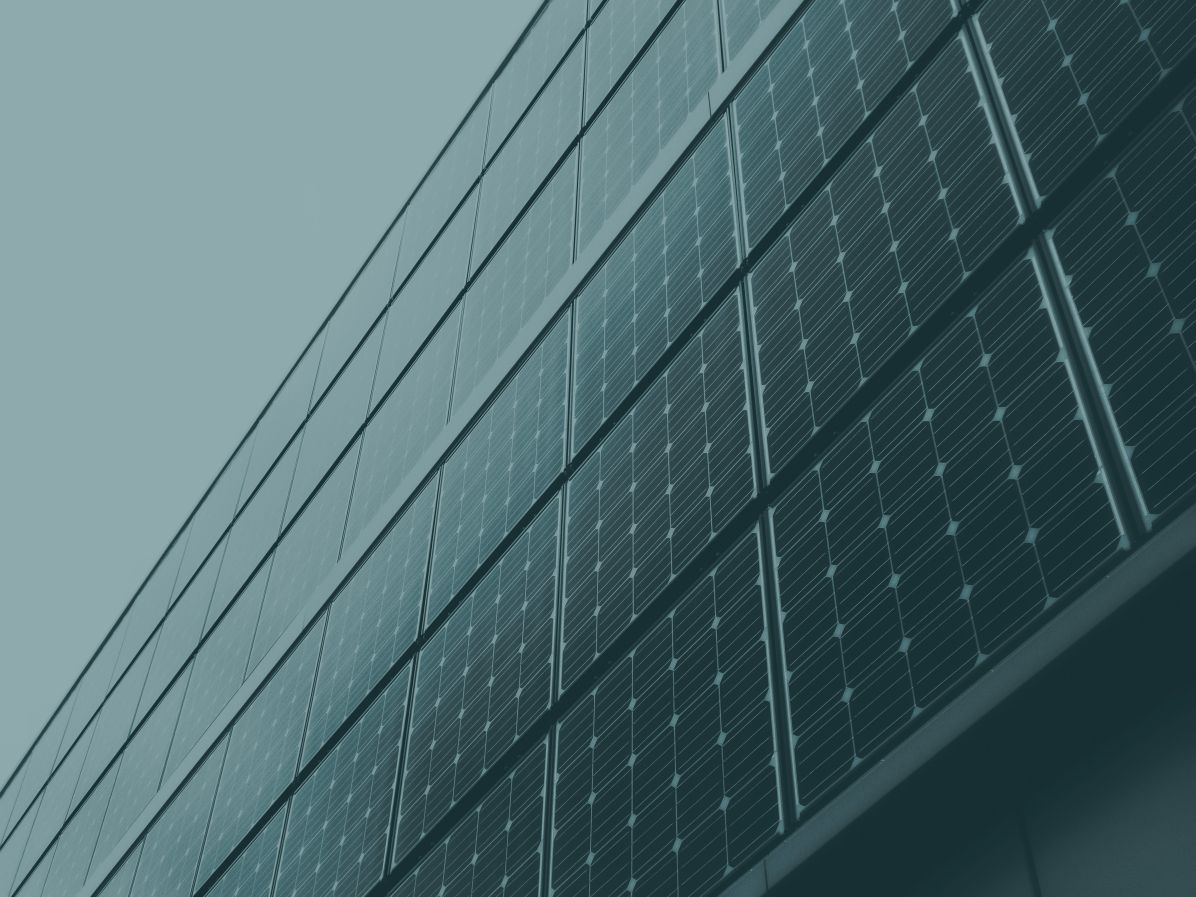 Energy&Utilities_RenewableEnergy Solar panel focus_blue