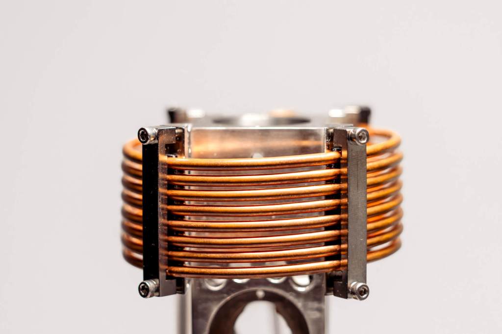 Pasqal’s coil, used to generate the magnetic field, required to control the atoms trapped inside the vacuum chamber.